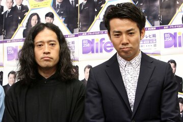 ピースの又吉直樹(左)と綾部祐二