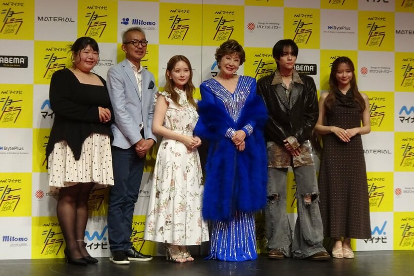 左から水島麻理奈、品田英雄、畑芽育、小林幸子、山下幸輝、森香澄