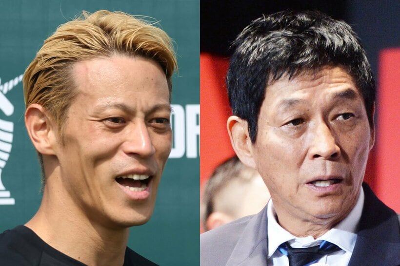 サッカー元日本代表の本田圭佑(左)と、明石家さんま