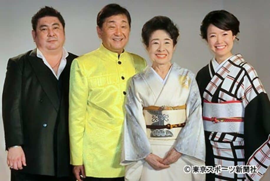 左から鴈龍、千地泰弘氏、中村玉緒、田川寿美