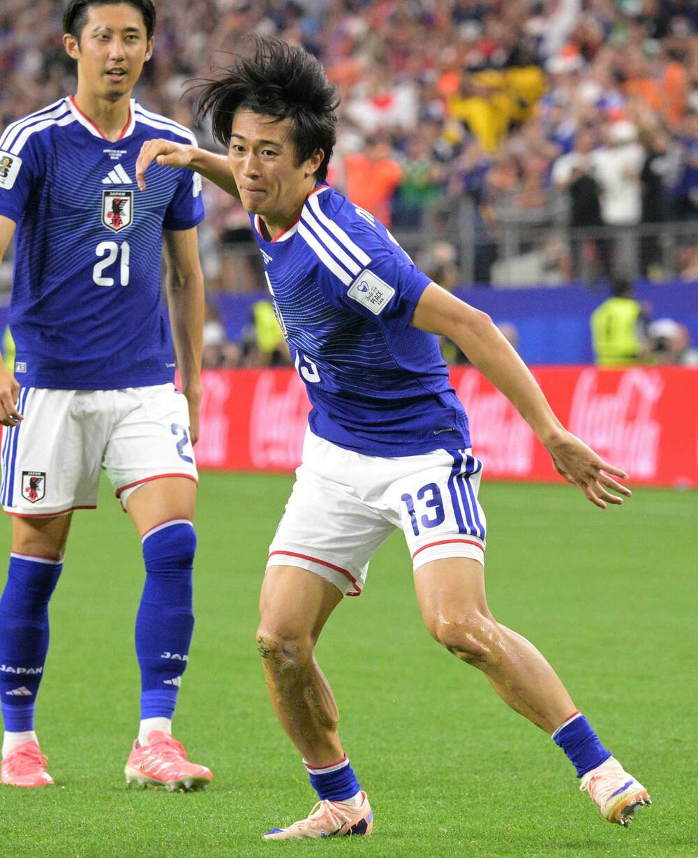 1点目を決めた中村敬斗