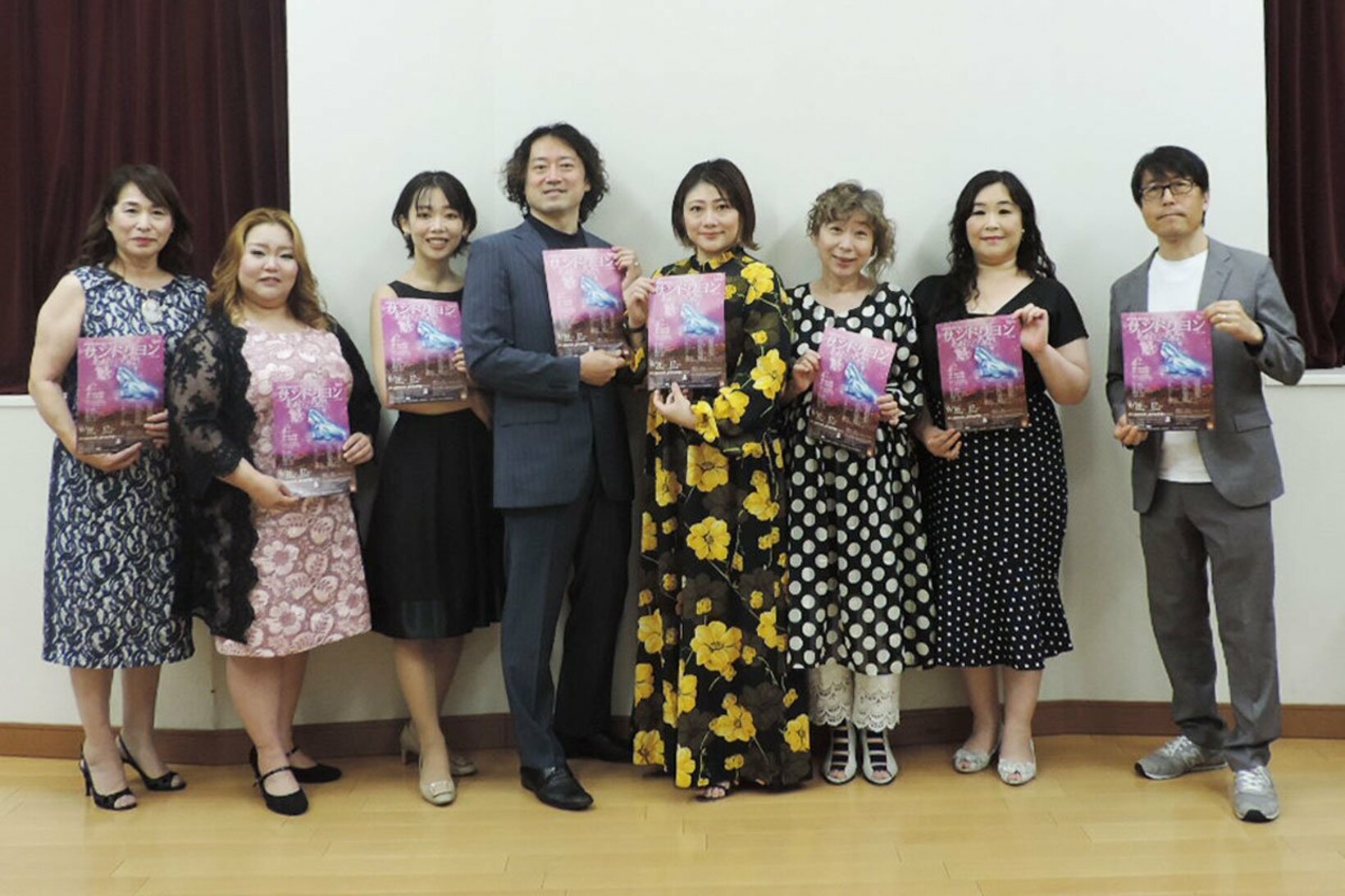 左から湯浅契理事長、堀口莉絵、岡本真希、清原邦仁、北野智子、日下部祐子、西原綾子、井原広樹（敬称略）