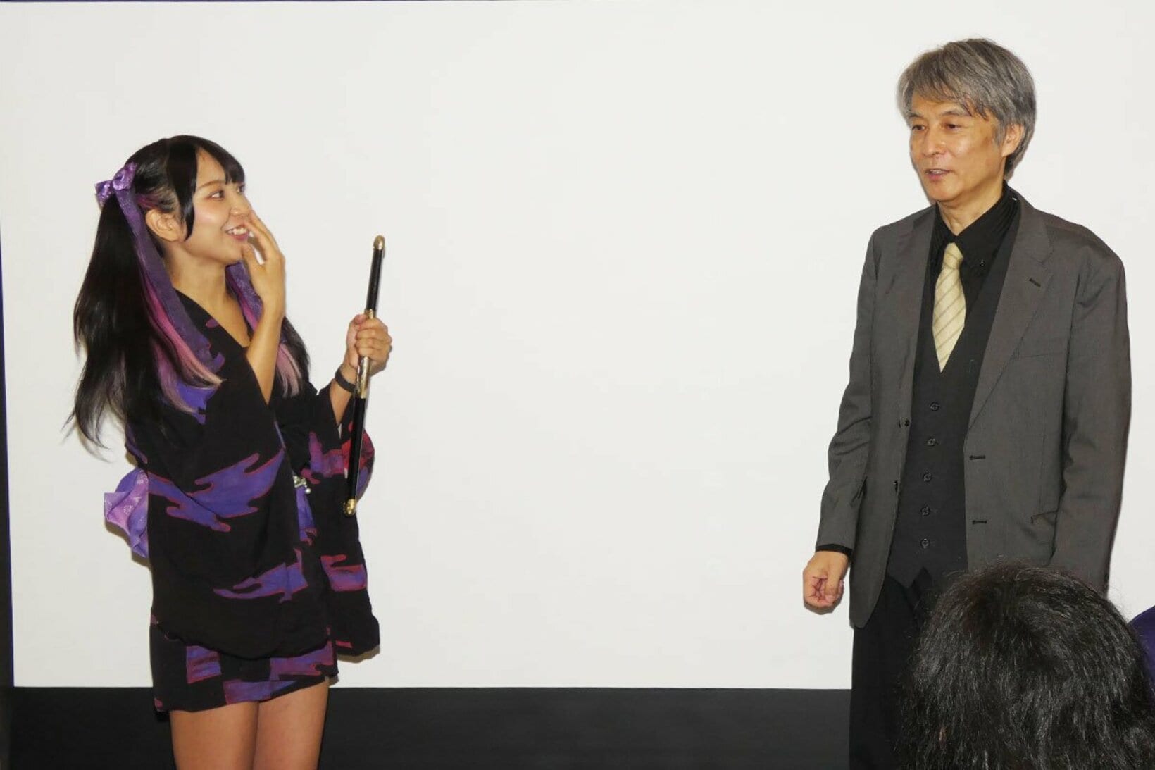 山田監督(右)と月野もあ