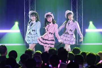 左から鈴木恋奈、末永桜花、林美澪（2023 Zest, Inc.）