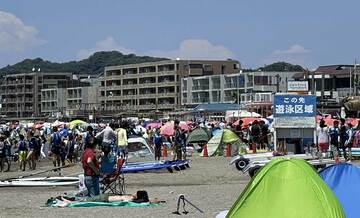  １日が最後の開場日となった逗子海水浴場