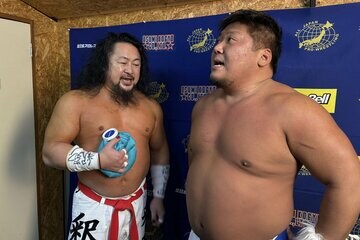 試合後の他花師(左)と羆嵐