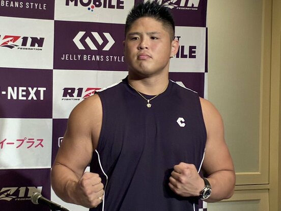 試合前インタビューに応じたスダリオ剛