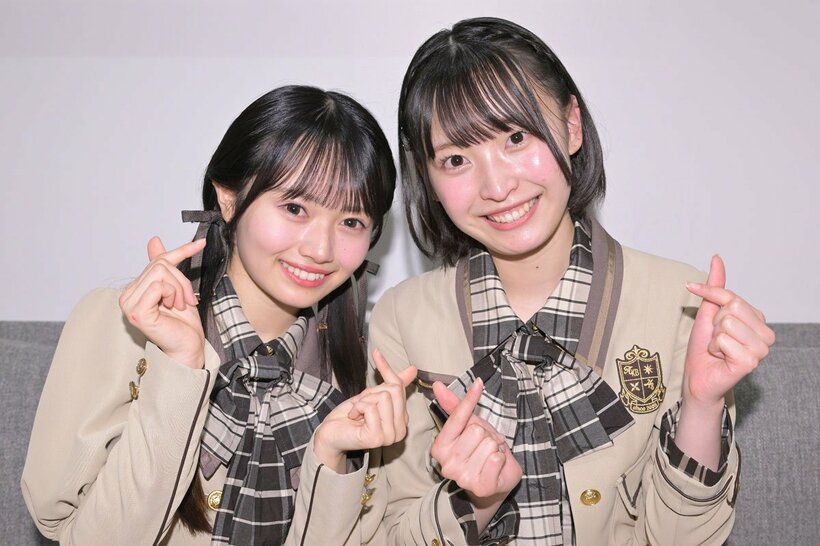 花田藍衣（左）と坂川陽香