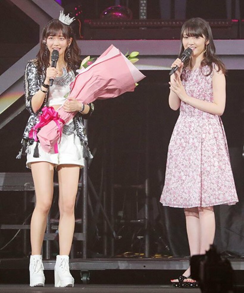  宮崎由加（左）と道重さゆみ