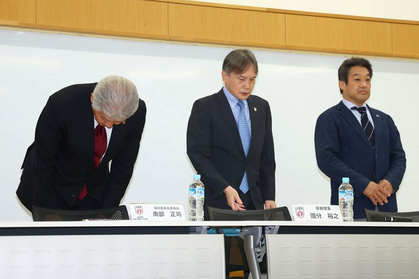 （左から）南部正司技術委員会委員長、国分裕之専務理事、内藤拓也業務執行理事