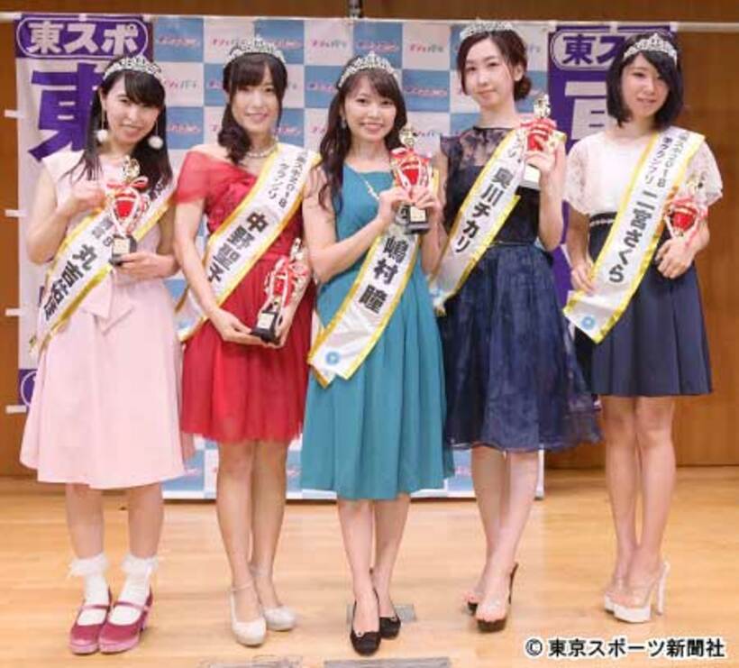  左から丸吉佑佳、中野聖子、嶋村瞳、奥川チカリ、二宮さくら