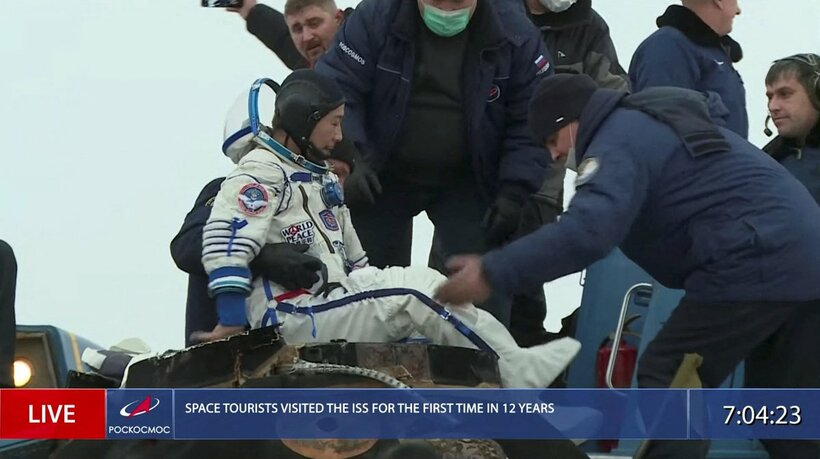  地球に帰還した前澤氏（ロイター）