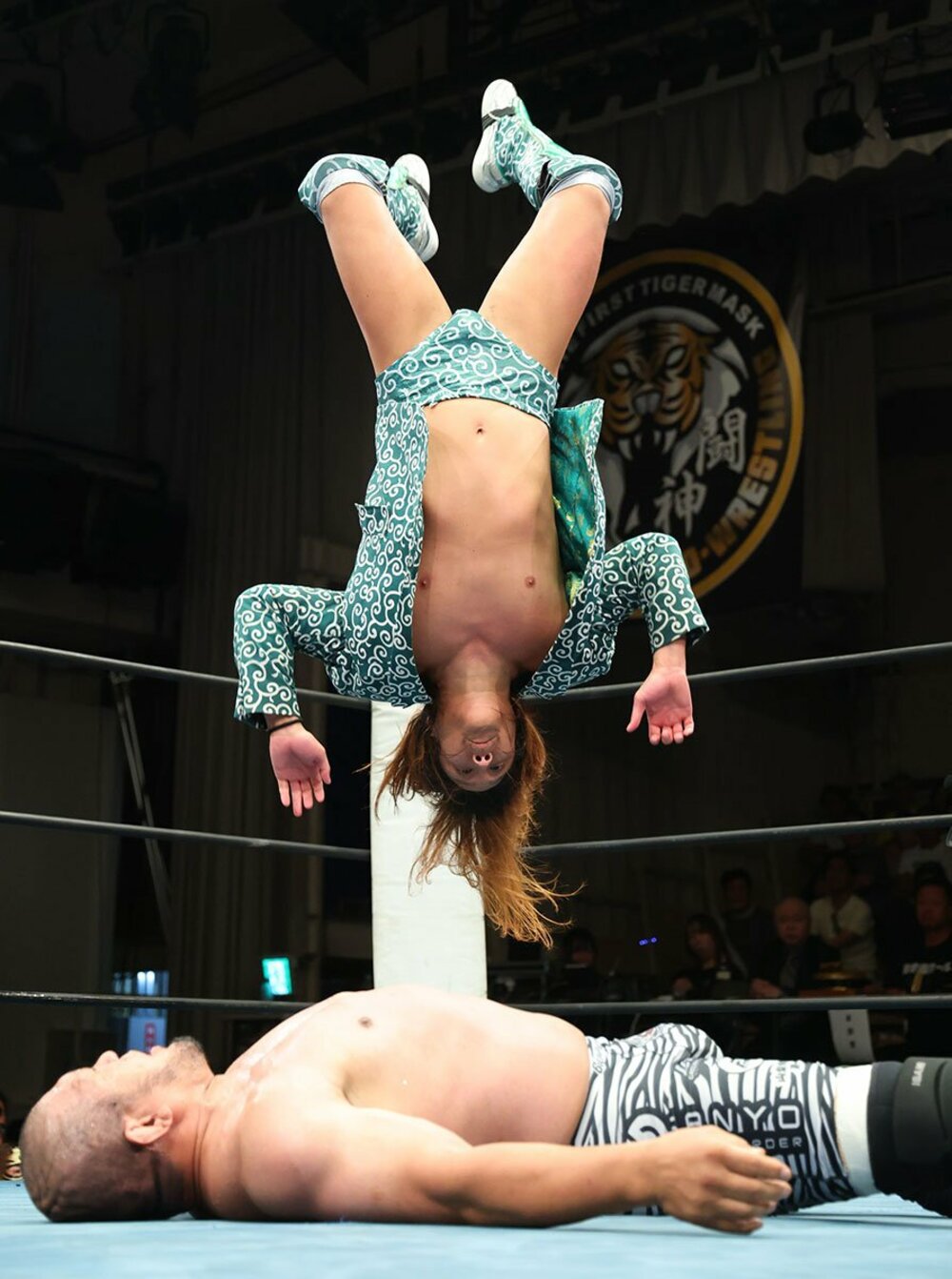 関根〝シュレック〟秀樹を攻める黒潮TOKYOジャパン