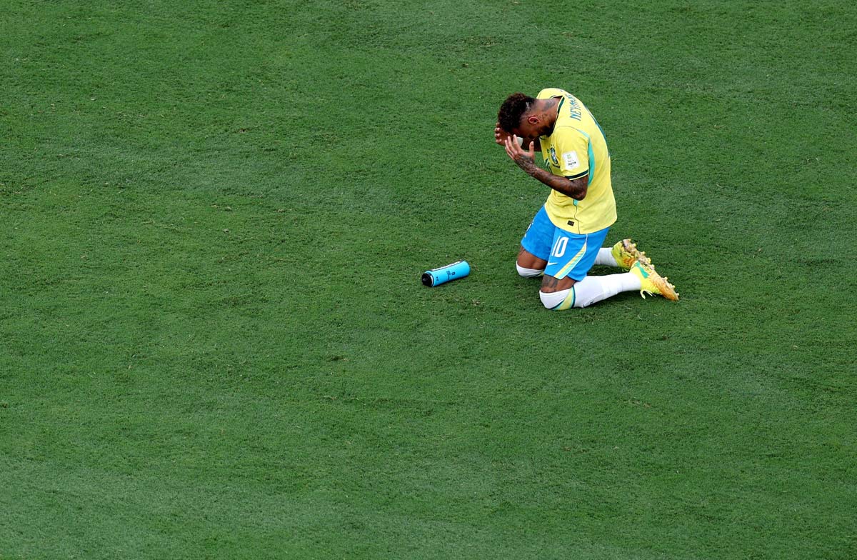 北中米W杯】ネイマールがひざまずき号泣 代表引退も示唆「ここで