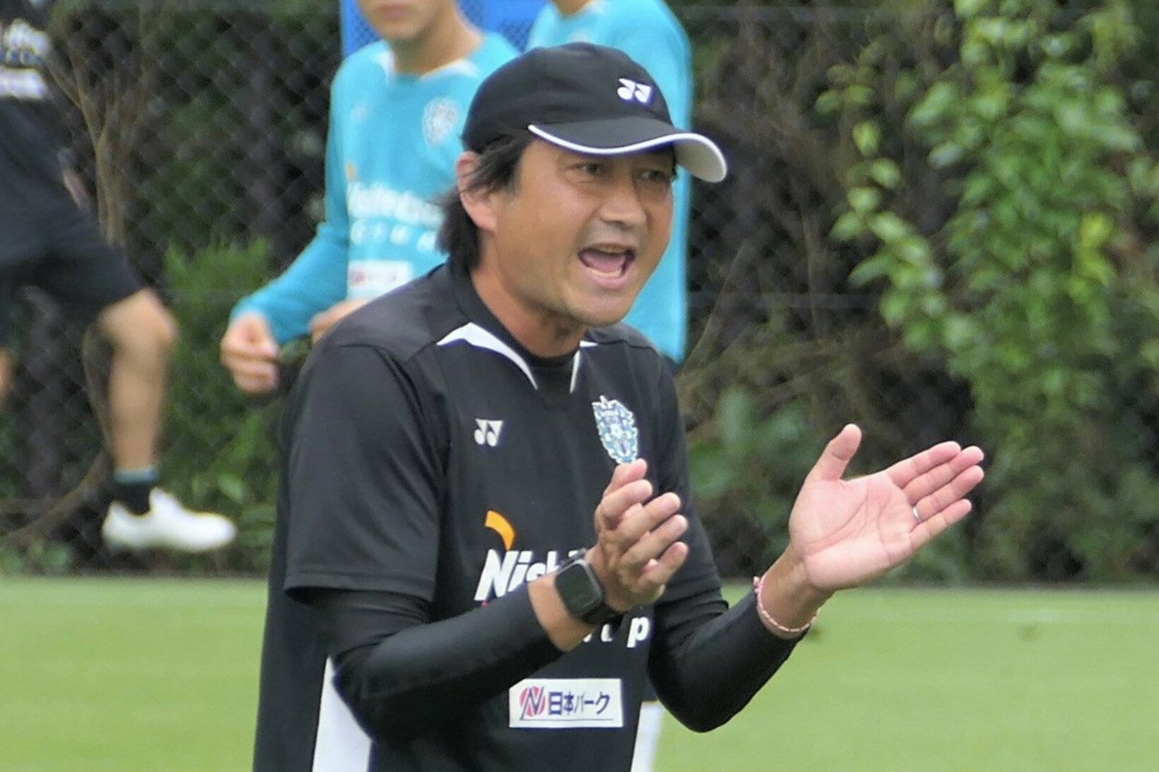 選手を鼓舞する福岡・北嶋コーチ