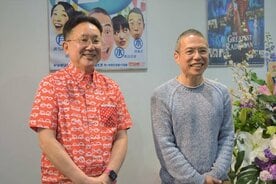  三代澤康司アナ（右）と森たけしアナ