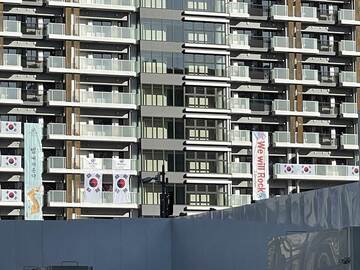  選手村では韓国選手団の横断幕が問題になったが…