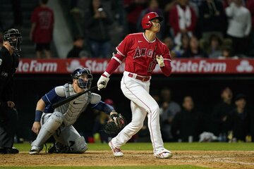  ８回に右翼フェンス直撃の二塁打を放った大谷(ロイター=USA TODAY Sports)