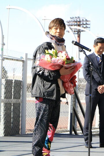 優勝報告会を行った青山周平