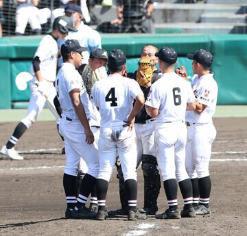  マウンドに集まる有田工ナイン（東スポWeb）