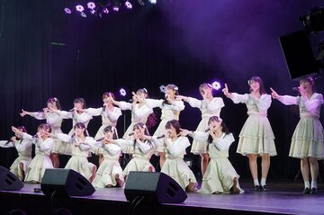「花は誰のもの？」も披露したＳＴＵ４８（©STU48）