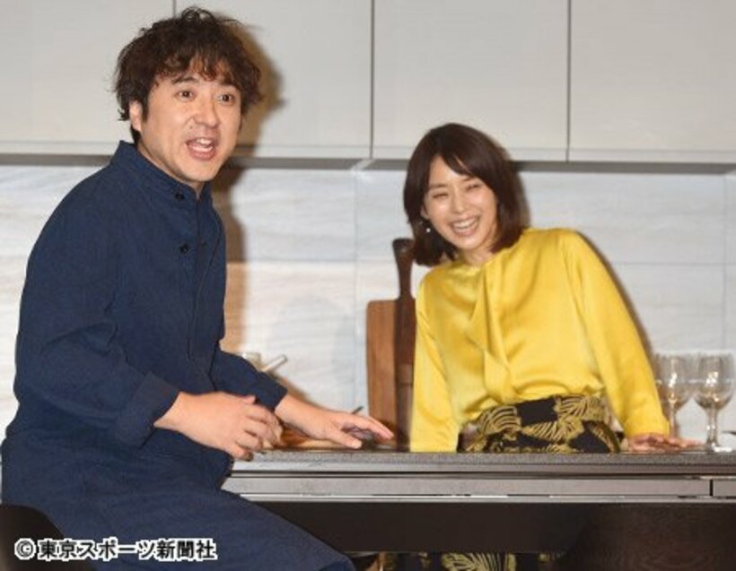  夫婦役で共演するムロツヨシ（左）と石田ゆり子