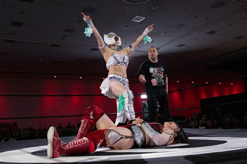 舞華(下)を相手に奮闘を見せたスターライト・キッドだったが…