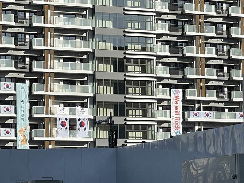  選手村では韓国選手団の横断幕が問題になったが…