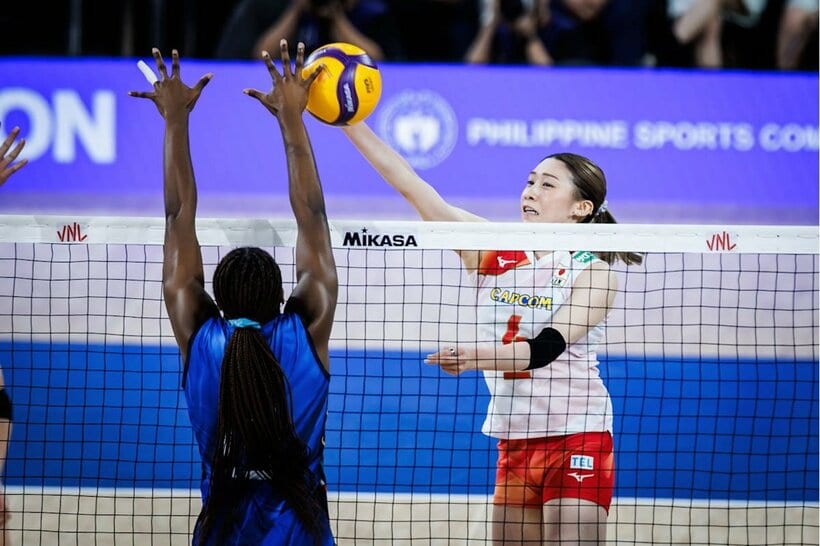 スパイクを打つ石川真佑（Volleyball World提供）