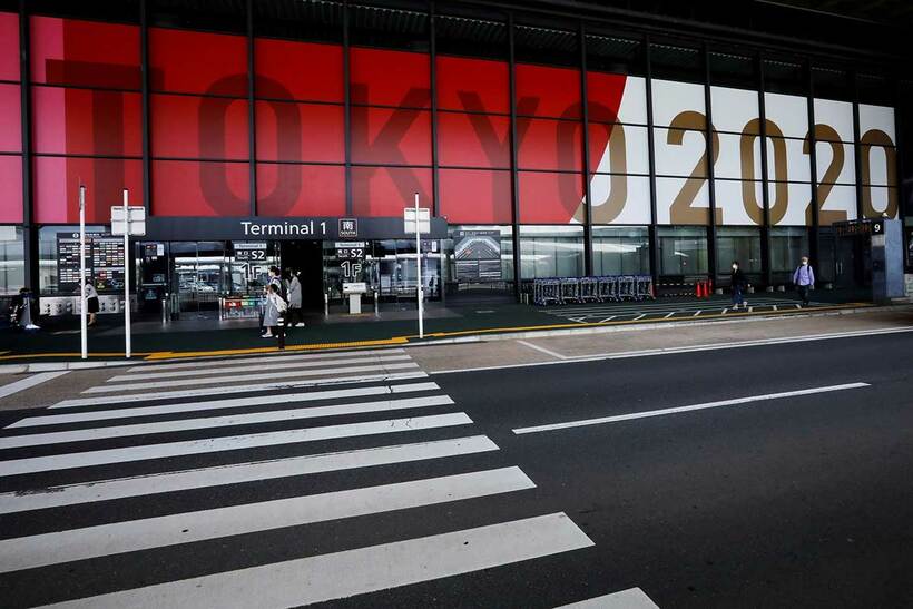  成田空港には各国選手団が次々に到着している（ロイター）