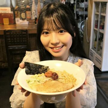 推しの塩梅湯ラーメンにニッコリの森崎