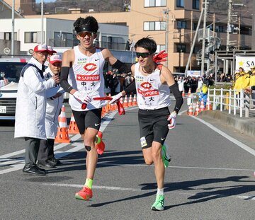 往路の３位を惜しくも守り切れなかった中大（代表撮影）