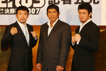 記者会見した（左から）桜庭、船木、柴田（07年8月）