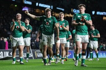  イングランドに勝利したアイルランドの選手たち(ロイター)