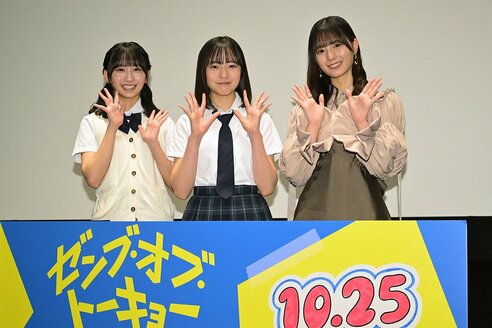 日向坂46・小坂菜緒のサプライズ登場に後輩歓喜 撮影中に差し入れ