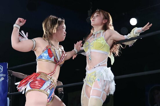 親友でありライバルのSareee(左)と火花を散らしたなつぽい