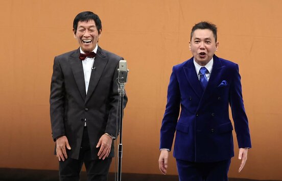 今年２月、タイタンシネマライブでの明石家さんま（左）と太田光