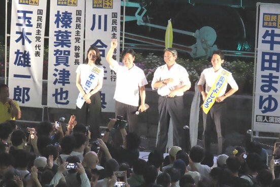 新橋駅前は異様な熱気に包まれた