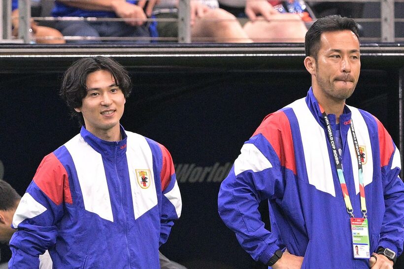 南野拓実（左）と吉田麻也