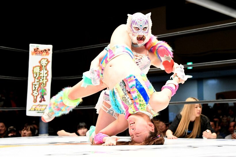 スターライト・キッドにストレッチマフラーで攻められるフワちゃん