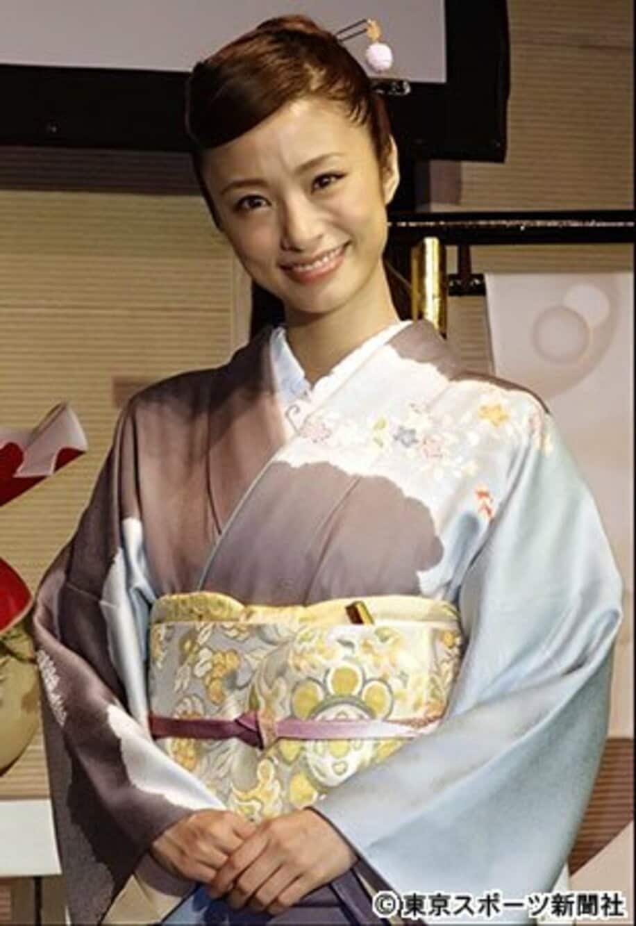 京都・二条城で行われる芸術展の発表会見に出席した上戸