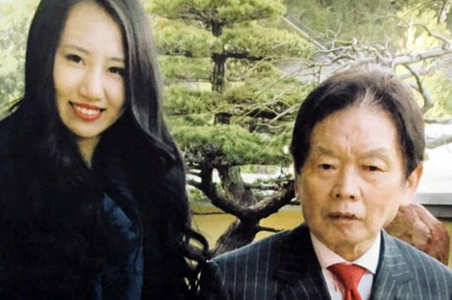 野崎幸助氏（右）と逮捕された元妻・須藤早貴容疑者
