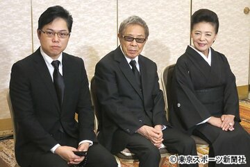 左から三山ひろし、北島三郎、松前ひろ子