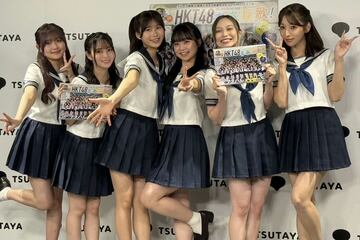 セーラー服姿がまぶしいHKT48（一番左が石橋）