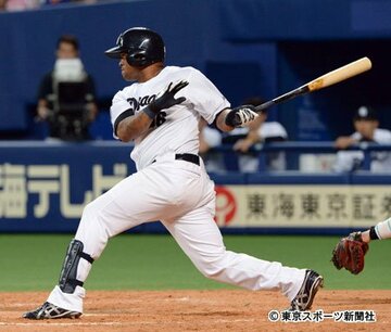 ４回に辛うじて右前打を放ったビシエドだが…