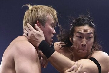 オカダ・カズチカとKONOSUKE TAKESHITA（©All Elite Wrestling）