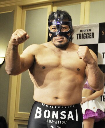  マスクにもこだわりを見せる関根〝シュレック〟秀樹（東スポWeb）