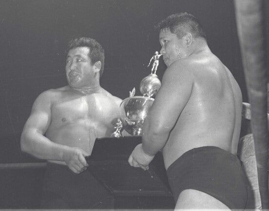 １０度目のアジアタッグ王座防衛を果たした力道山、豊登組