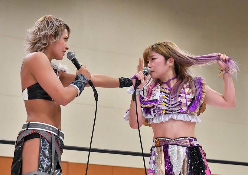  リング上でジュリア（左）は中野の対戦要求を受諾（東スポWeb）