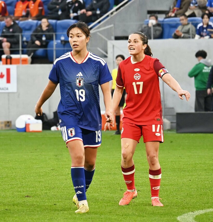 カナダ戦で大活躍を見せたなでしこジャパンのMF谷川萌々子(左)